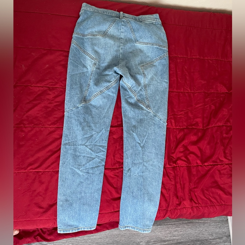 TRENDING star-butt jeans